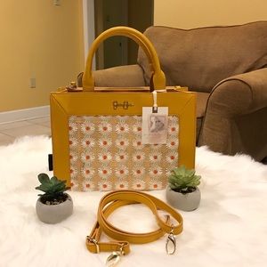 Jessica Simpson’s handbag/crossbody bag